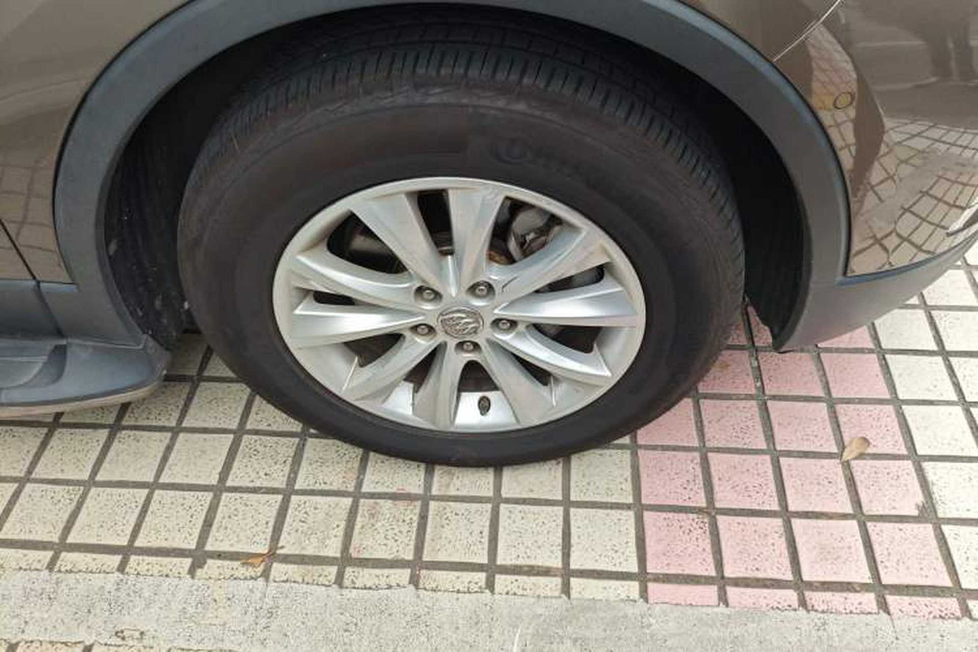 Used Buick Envision 2016 28T Four-Wheel Drive Luxury Model Right Front Wheel Hub