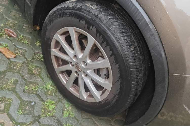 Used Buick Envision 2016 20T Two-Wheel-Drive Elite Model Right Front Wheel Hub