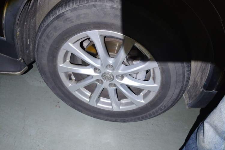 Used Buick Envision 2016 20T Two-Wheel-Drive Elite Model Right Front Wheel Hub