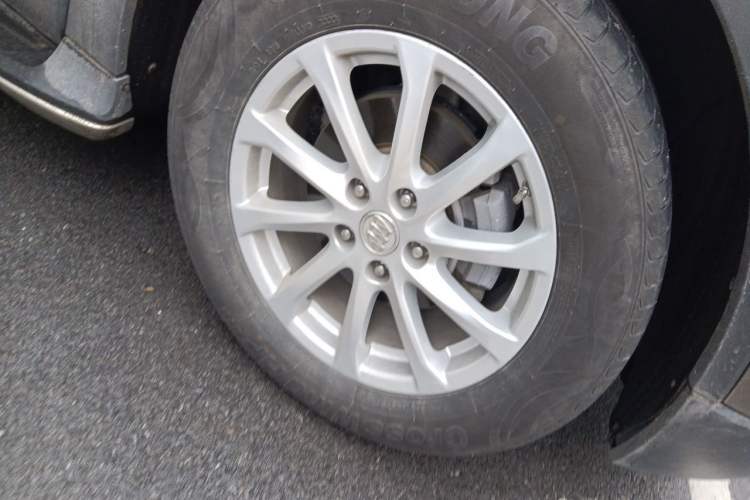 Used Buick Envision 2016 20T Two-Wheel Drive Leading Version Right Front Wheel Hub