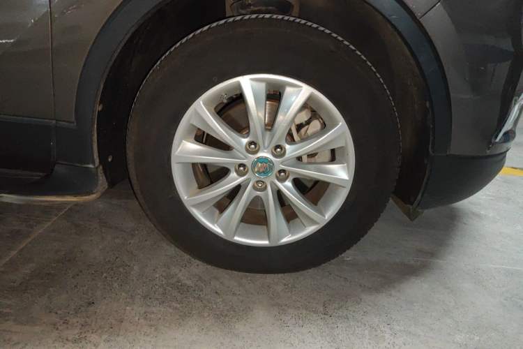 Used Buick Envision 2016 28T Four-Wheel Drive Elite Version Right Front Wheel Hub