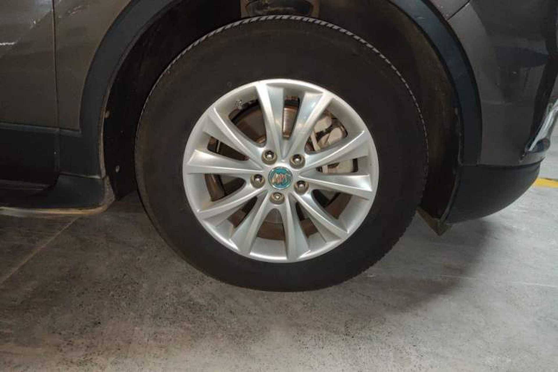 Used Buick Envision 2016 28T Four-Wheel Drive Elite Version Right Front Wheel Hub