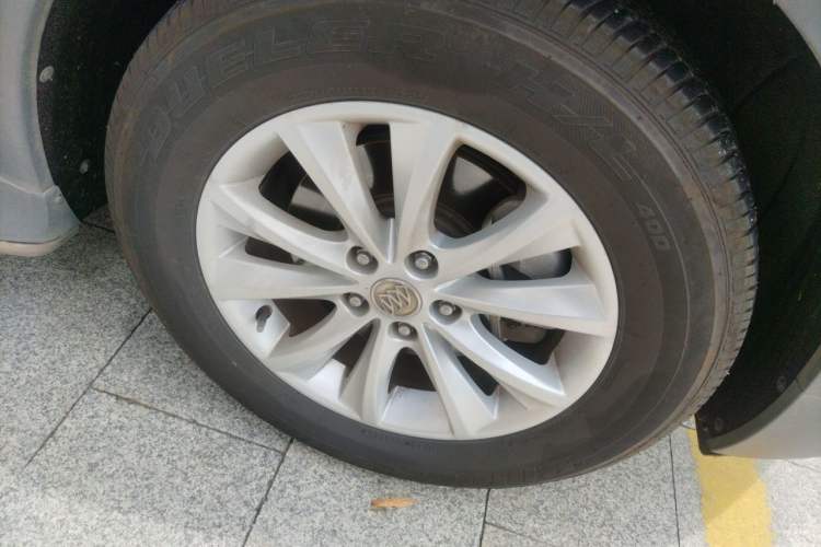 Used Buick Envision 2016 28T Four-Wheel Drive Elite Version Right Front Wheel Hub