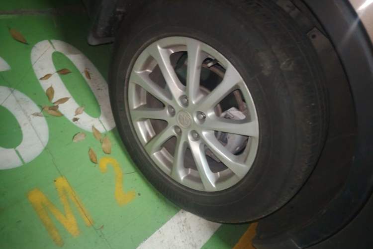 Used Buick Envision 2016 20T Four-Wheel Drive Luxury Model Right Front Wheel Hub