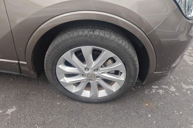 Used Buick Envision 2016 28T All-Wheel-Drive All-Terrain Sport Flagship Edition Right Front Wheel Hub