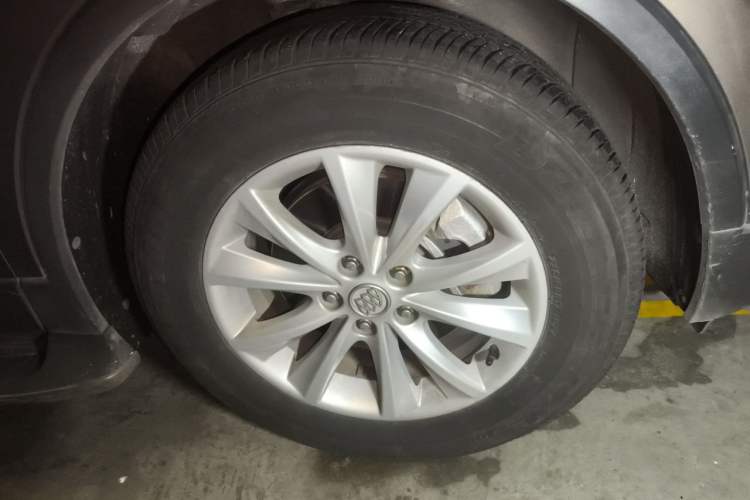 Used Buick Envision 2016 28T Four-Wheel Drive Elite Version Right Front Wheel Hub