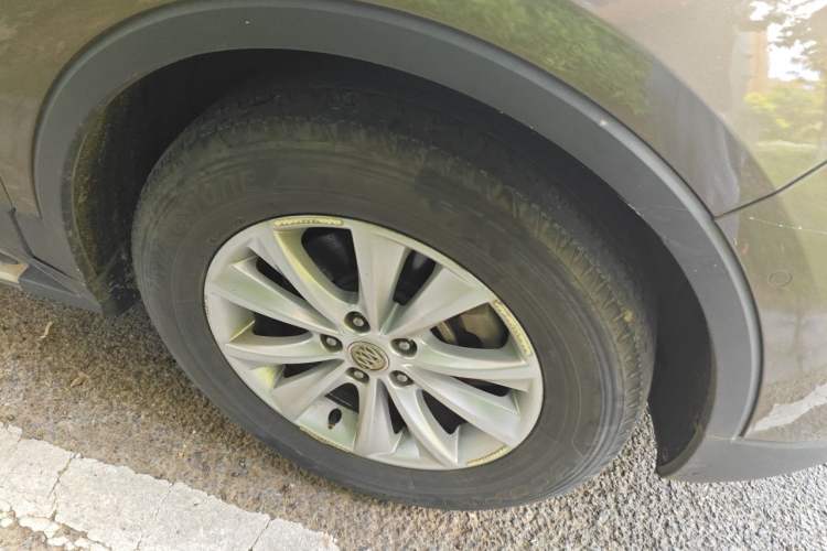 Used Buick Envision 2016 28T Four-Wheel Drive Luxury Model Right Front Wheel Hub