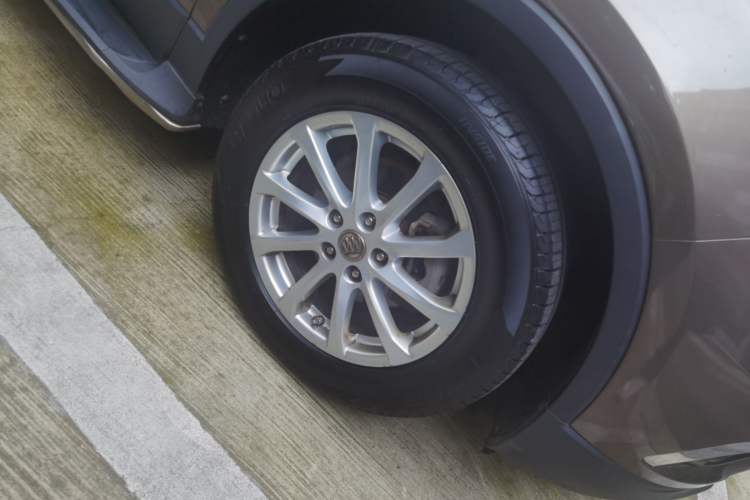 Used Buick Envision 2016 20T Two-Wheel-Drive Elite Model Right Front Wheel Hub