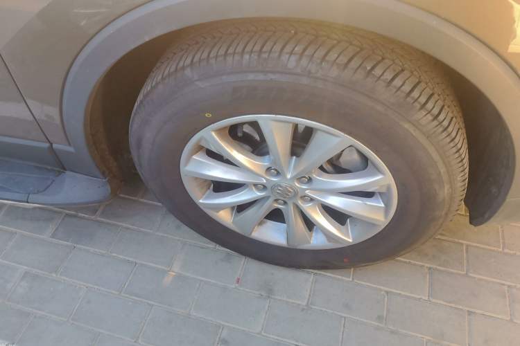 Used Buick Envision 2016 28T Four-Wheel Drive Luxury Model Right Front Wheel Hub