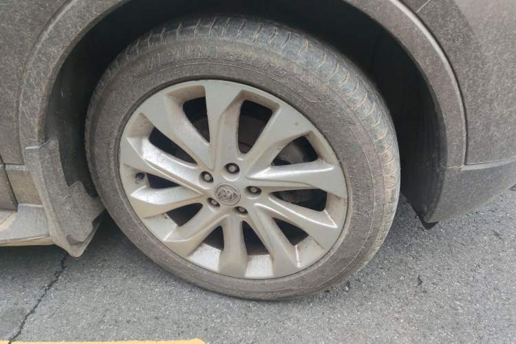 Used Buick Envision 2016 28T All-Wheel-Drive All-Terrain Sport Flagship Edition Right Front Wheel Hub