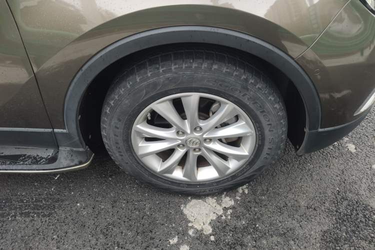 Used Buick Envision 2016 28T Four-Wheel Drive Luxury Model Right Front Wheel Hub