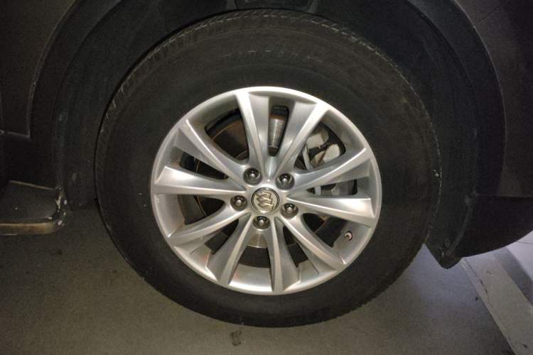 Used Buick Envision 2016 28T Four-Wheel Drive Elite Version Right Front Wheel Hub