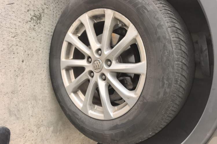 Used Buick Envision 2016 20T Two-Wheel-Drive Elite Model Right Front Wheel Hub