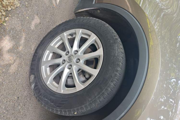 Used Buick Envision 2016 20T Two-Wheel Drive Leading Version Right Front Wheel Hub