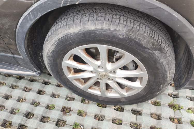 Used Buick Envision 2016 20T Two-Wheel-Drive Elite Model Right Front Wheel Hub