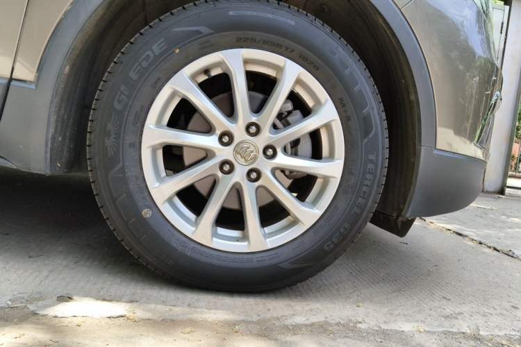 Used Buick Envision 2016 20T Two-Wheel Drive Leading Version Right Front Wheel Hub