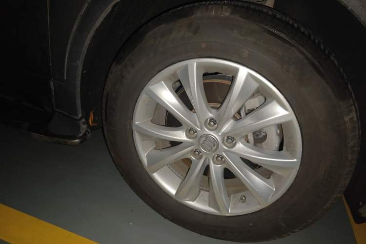 Used Buick Envision 2016 28T Four-Wheel Drive Elite Version Right Front Wheel Hub