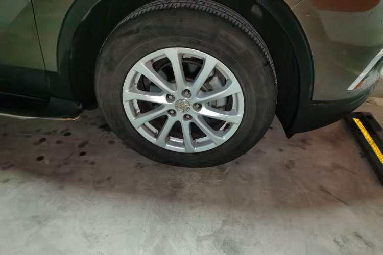 Used Buick Envision 2016 20T Two-Wheel Drive Leading Version Right Front Wheel Hub