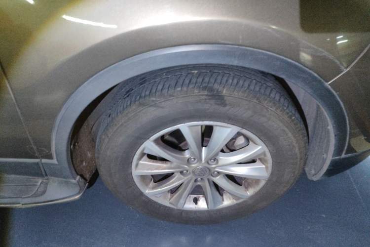 Used Buick Envision 2016 28T Four-Wheel Drive Elite Version Right Front Wheel Hub