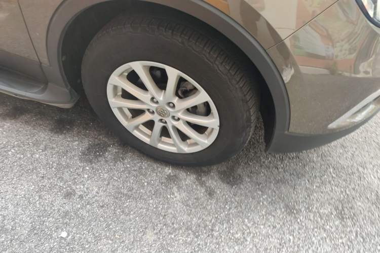 Used Buick Envision 2016 20T Two-Wheel Drive Leading Version Right Front Wheel Hub