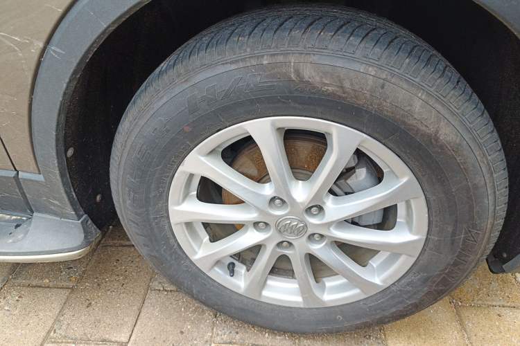 Used Buick Envision 2016 20T Two-Wheel Drive Leading Version Right Front Wheel Hub