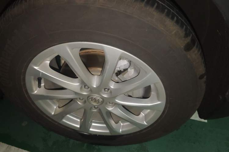 Used Buick Envision 2016 20T Two-Wheel-Drive Elite Model Right Front Wheel Hub