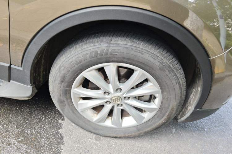 Used Buick Envision 2016 28T Four-Wheel Drive Elite Version Right Front Wheel Hub