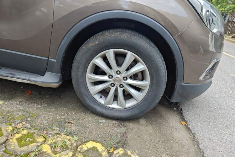 Used Buick Envision 2016 28T Four-Wheel Drive Elite Version Right Front Wheel Hub