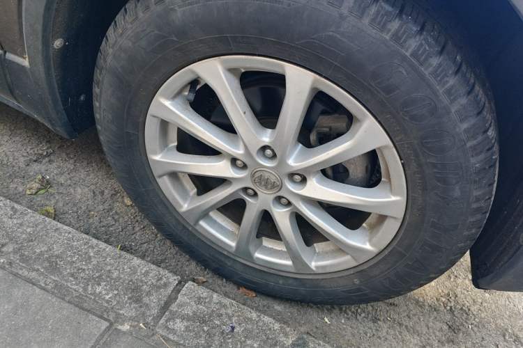 Used Buick Envision 2016 20T Two-Wheel Drive Leading Version Right Front Wheel Hub
