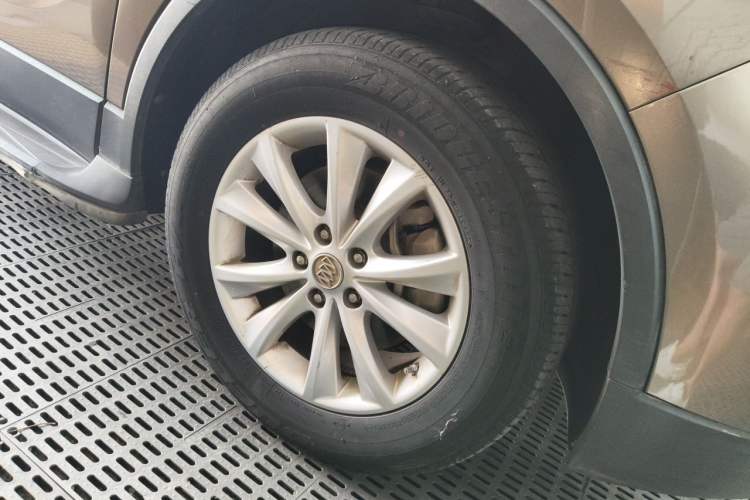 Used Buick Envision 2016 28T Four-Wheel Drive Elite Version Right Front Wheel Hub