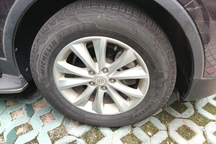 Used Buick Envision 2016 28T Four-Wheel Drive Elite Version Right Front Wheel Hub