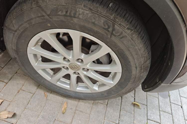 Used Buick Envision 2016 20T Two-Wheel-Drive Elite Model Right Front Wheel Hub