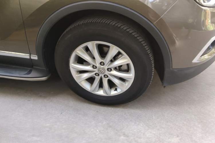 Used Buick Envision 2016 28T Four-Wheel Drive Elite Version Right Front Wheel Hub