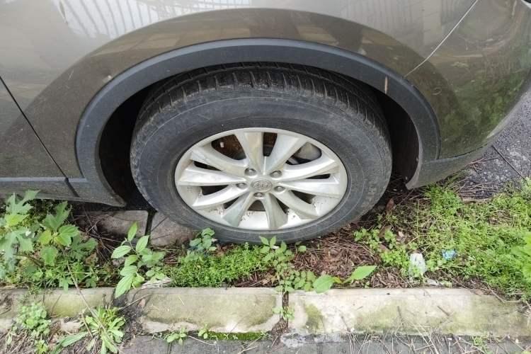 Used Buick Envision 2016 28T Four-Wheel Drive Luxury Model Right Front Wheel Hub
