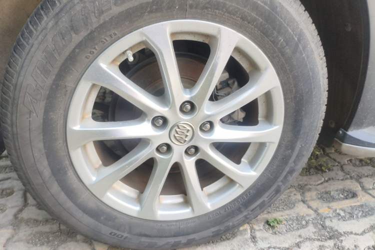 Used Buick Envision 2016 20T Two-Wheel Drive Leading Version Right Front Wheel Hub