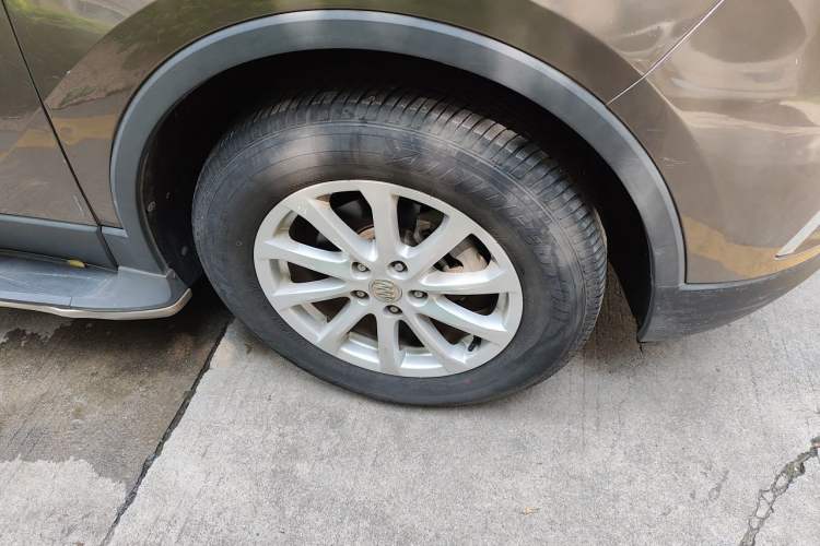 Used Buick Envision 2016 20T Two-Wheel Drive Leading Version Right Front Wheel Hub