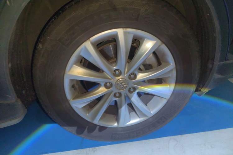 Used Buick Envision 2016 28T Four-Wheel Drive Elite Version Right Front Wheel Hub