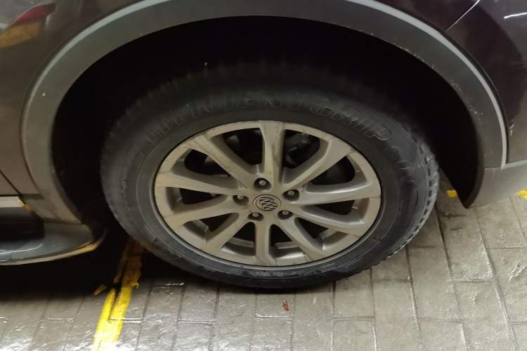 Used Buick Envision 2016 20T Two-Wheel-Drive Elite Model Right Front Wheel Hub