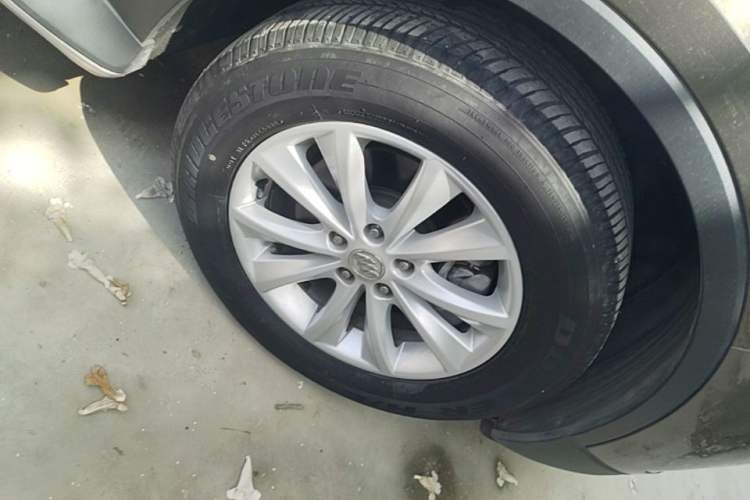 Used Buick Envision 2016 28T Four-Wheel Drive Elite Version Right Front Wheel Hub