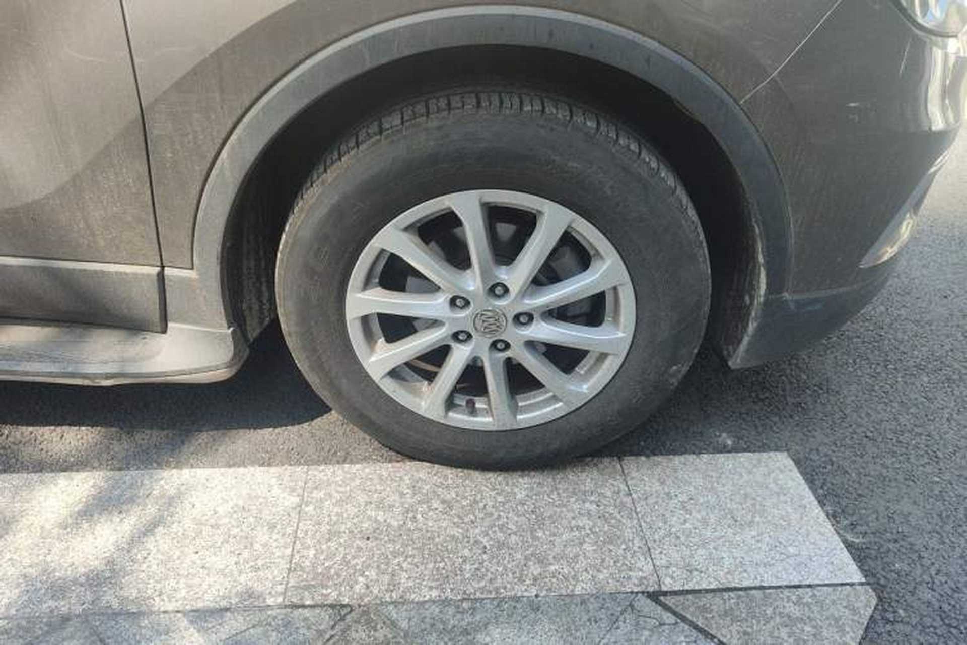 Used Buick Envision 2016 20T Two-Wheel-Drive Elite Model Right Front Wheel Hub