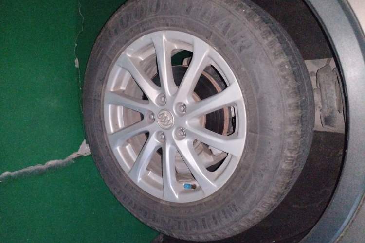Used Buick Envision 2016 20T Two-Wheel Drive Leading Version Right Front Wheel Hub