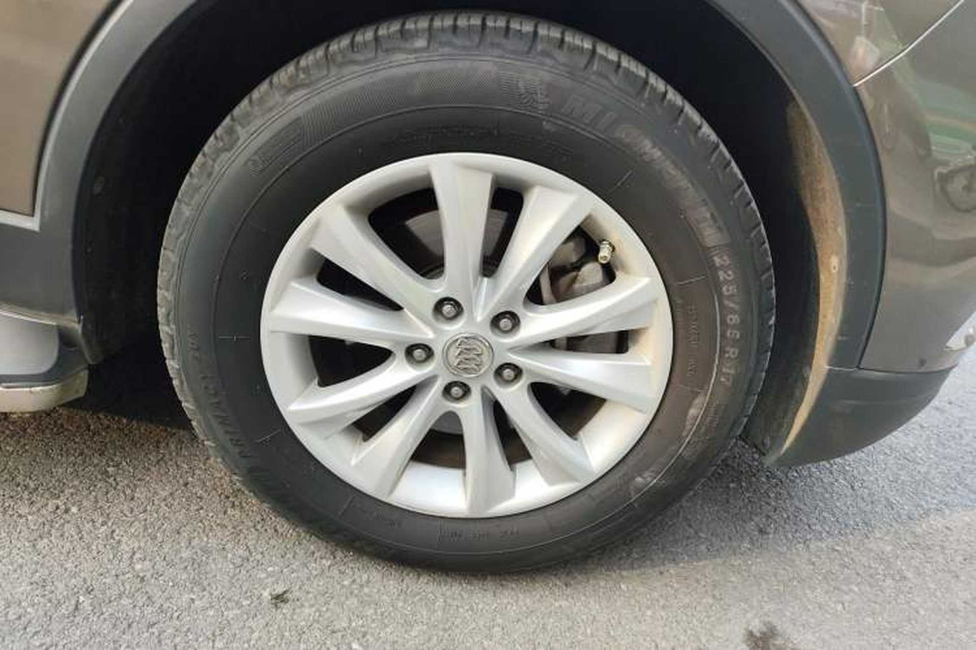 Used Buick Envision 2016 28T Four-Wheel Drive Elite Version Right Front Wheel Hub