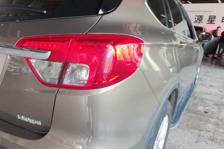 Used Buick Envision 2016 28T Four-Wheel Drive Elite Version Right Rear Taillight