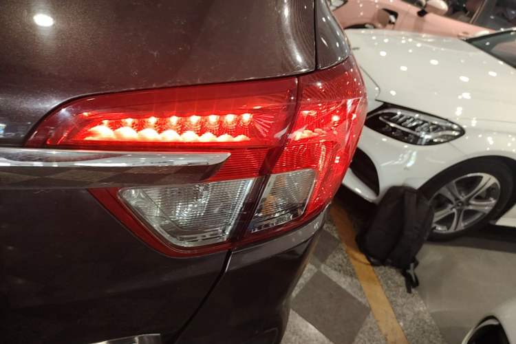 Used Buick Envision 2016 28T Four-Wheel Drive Elite Version Right Rear Taillight
