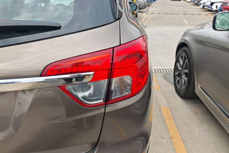 Used Buick Envision 2016 20T Four-Wheel Drive Elite Model Right Rear Taillight