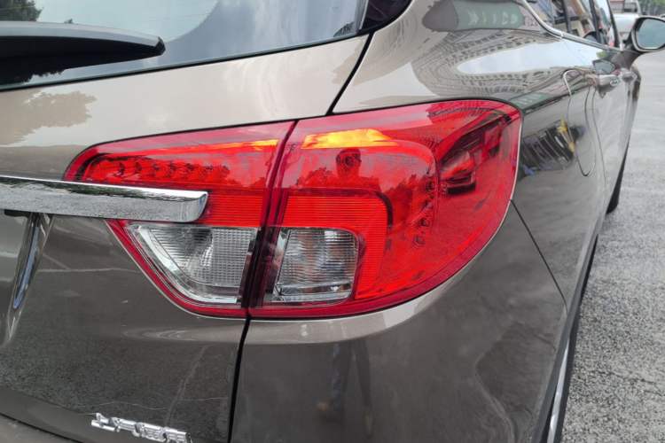 Used Buick Envision 2016 20T Two-Wheel-Drive Elite Model Right Rear Taillight
