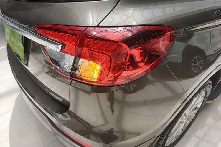 Used Buick Envision 2016 28T All-Wheel-Drive All-Terrain Sport Flagship Edition Right Rear Taillight
