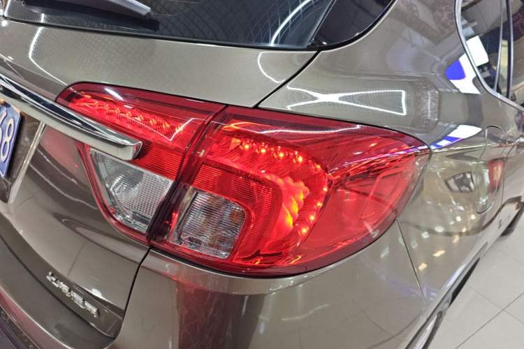 Used Buick Envision 2016 20T Two-Wheel-Drive Elite Model Right Rear Taillight