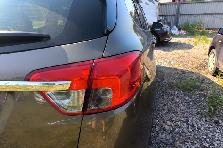 Used Buick Envision 2016 28T Four-Wheel Drive Elite Version Right Rear Taillight