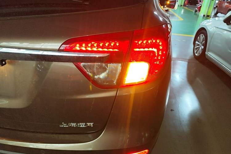 Used Buick Envision 2016 20T Two-Wheel-Drive Elite Model Right Rear Taillight